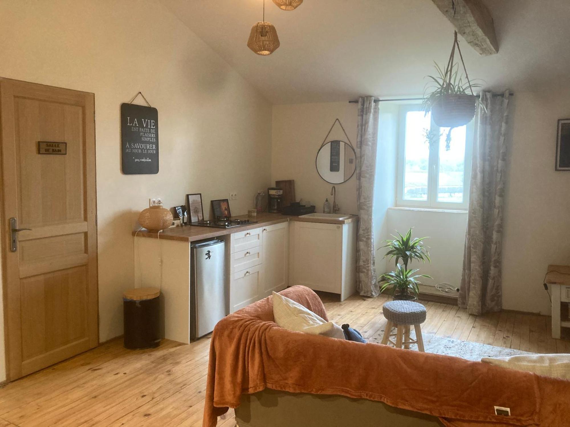 Premier Etage D Une Jolie Maison A La Campagne Montravers Екстериор снимка